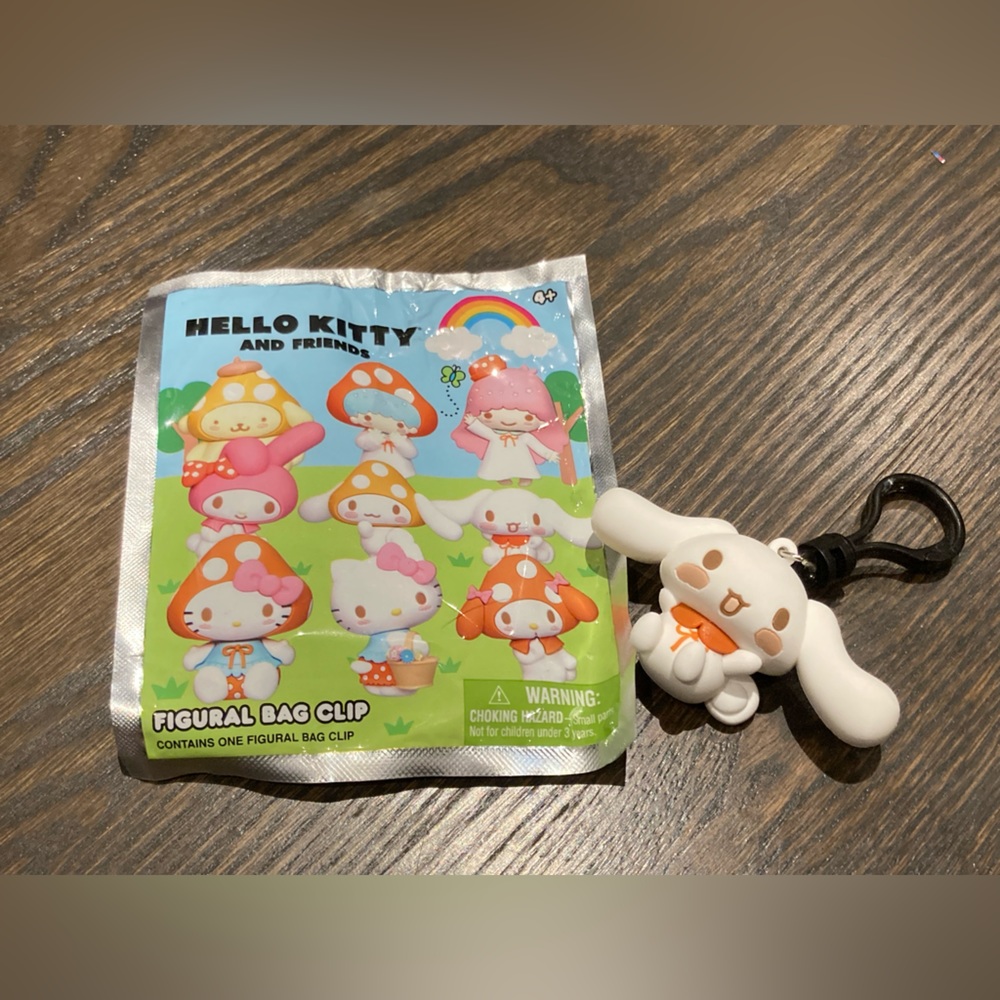 Hello kitty and friends figuralbag clip mushroom - Cinnamoroll 🍄